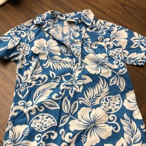 Go Barefoot Original Hawaiian. Half button up with pocket
